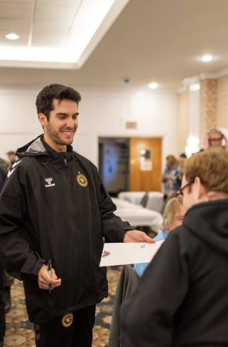 Beto-Ydrach-Signing-an-Autograph